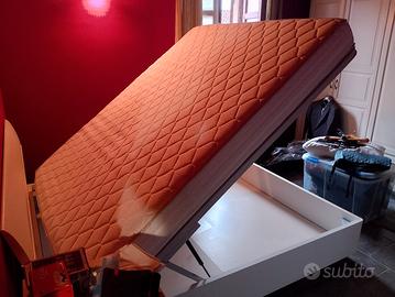  Letto cassonato con materasso 