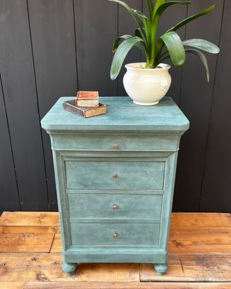 Comodone vintage con patina artigianale