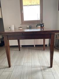 Tavolo 110x110 in noce estendibile