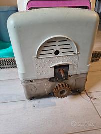 motore cancello +  cremagliera+ telecomando 