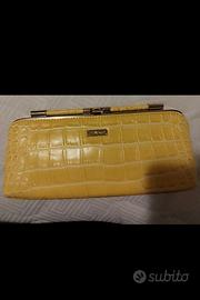Pochette Pinko effetto coccodrillo colore giallo