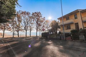 VILLA A SCHIERA DI RECENTE COSTRUZIONE CON GIARDIN