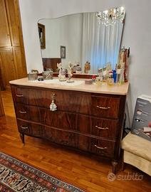 Cassettiera con specchio