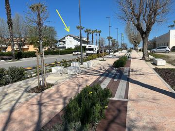 6-8 posti, 2 bagni, aria condizionata, fronte mare