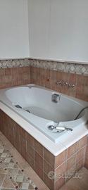 lavandini e vasca da bagno