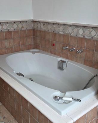 lavandini e vasca da bagno