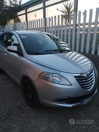 lancia Ypsilon 1.3 Multijet 95 cv silver 