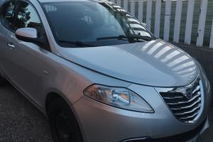  lancia Ypsilon 1.3 Multijet 95 cv silver 