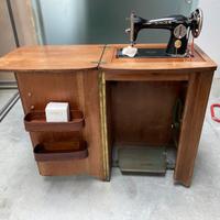 Macchina da cucire vintage SINGER