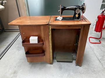 Macchina da cucire vintage SINGER