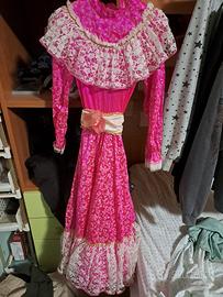 abito da principessa con gonna in tulle e cintura