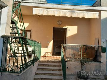 Casa cantina garage e locale commerciale