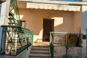 Casa cantina garage e locale commerciale