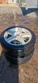 cerchi in lega e gomme per auto golf