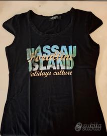 T-shirt nera a maniche corte 
