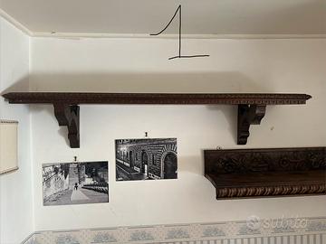 Tre mensole d’epoca in legno intagliato