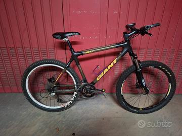 Mountain bike giant carbonio