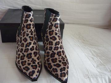 Scarpe tronchetti nuovi marca Kammi n.40