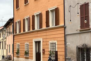 Casa storica nella piazza di Cartoceto (PU)