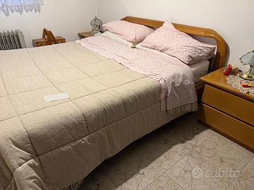 Camera da letto matrimoniale e comodini