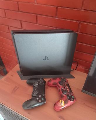 PlayStation 4 con due joystick 