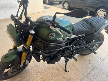 Leoncino benelli 800
