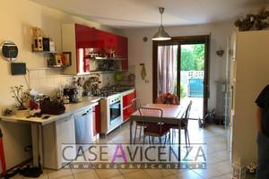 PIANO TERRA appartamento con ampio giardino privat