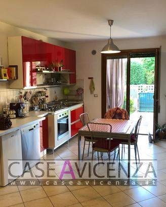 PIANO TERRA appartamento con ampio giardino privat