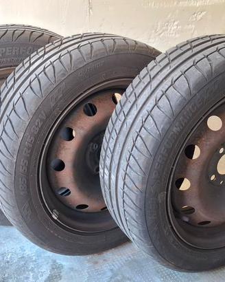 PNEUMATICI 185/55R15 CON CERCHIONII