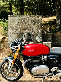 Thruxton 1200R
