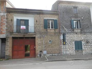 Casa indipendente di 200 m² con più di 5 locali a 