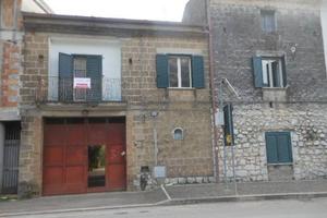 Casa indipendente di 200 m² con più di 5 locali a 