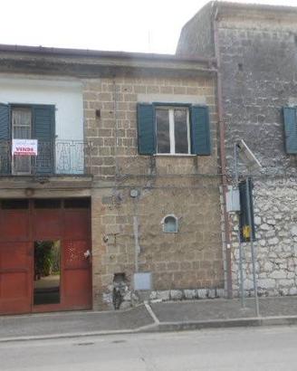 Casa indipendente di 200 m² con più di 5 locali a 