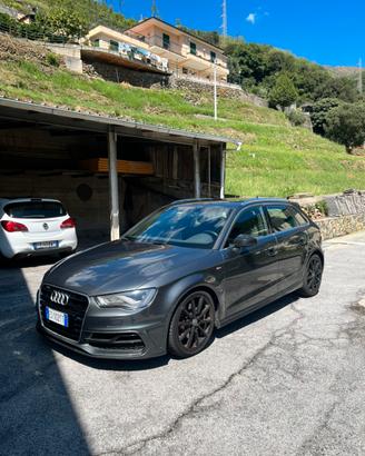 Audi A3 stronic quattro 184 cv