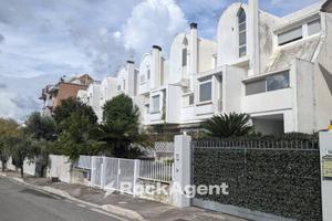 LATINA/ZONA Q5 - VILLA A SCHIERA D MQ 202 SU PIÙ L