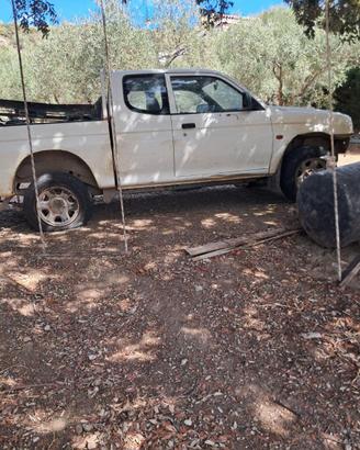 Mitsubishi l200 per abbandono progetto