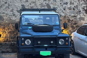 Land rover defender 90