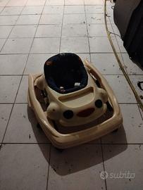 girello a forma macchina 