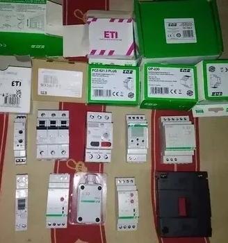 blocco di 9 pezzi materiale elettrico