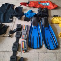 vari articoli per pesca subacquea 