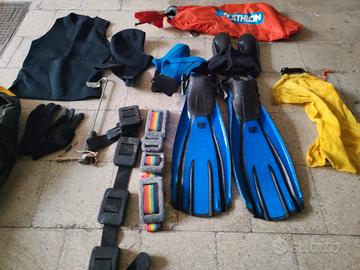 vari articoli per pesca subacquea 