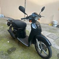 Motorino Aprilia Scarabeo