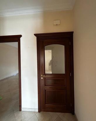 porta in legno con vetro