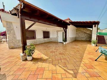 Villa chidro riva 500 metri dal mare