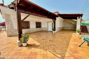 Villa chidro riva 500 metri dal mare