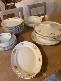 servizio di piatti in porcellana italiana
