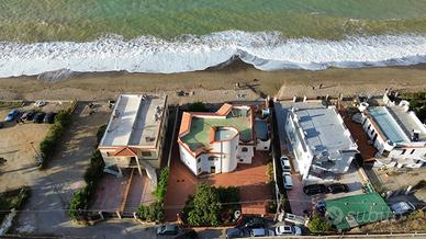 Villa esclusiva fronte mare altavilla milicia