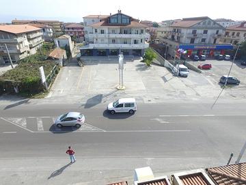 FRAZIONABILE Locale commerciale via SS18