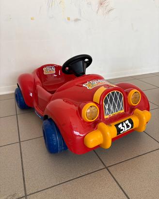 Macchina a pedali per bambino bambina