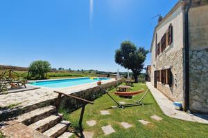 Casale a Avigliano Umbro